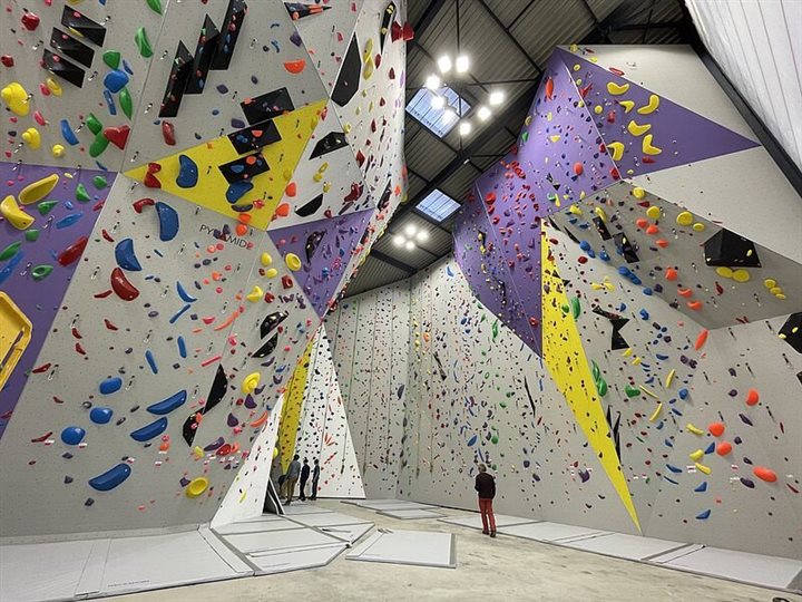 Accès à la salle d'escalade